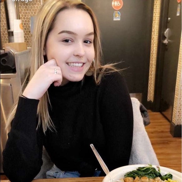 Meet your Posher, Olivia - Picture 3 of 3